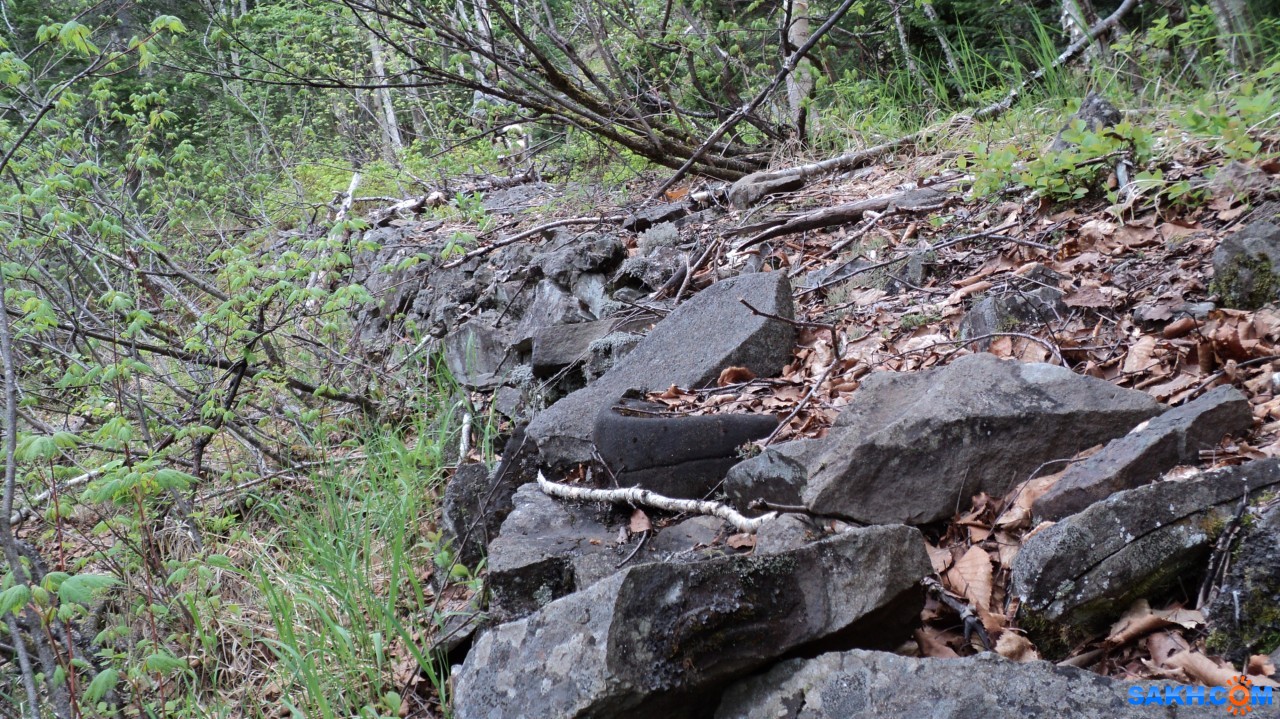 Savit: Камни, уложенные в основание бывшей железной дороги