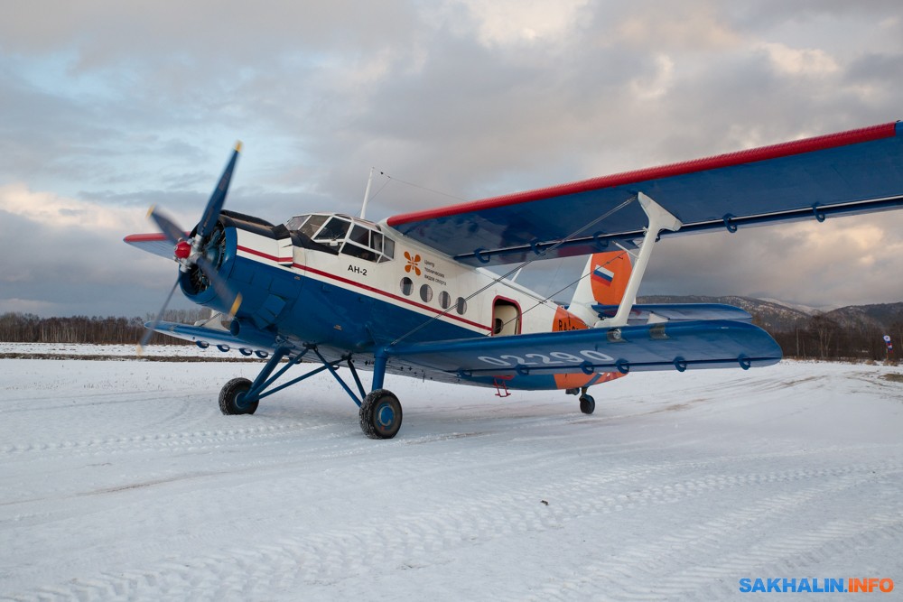 Ан 2 фото. АН-2 биплан кабина. АН 2 желтый. АН 2 Сахалин. SP-Fly АН-2.