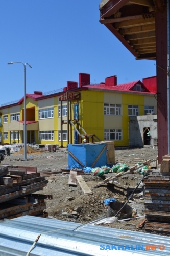 Строительство школы-детсада в Малокурильском 