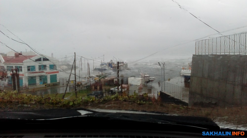 Снежный циклон сахалин. Циклон на сахалине 1989 года. Сахалин циклон сегодня. Циклон на сахалине. Сахалин циклон сегодня.