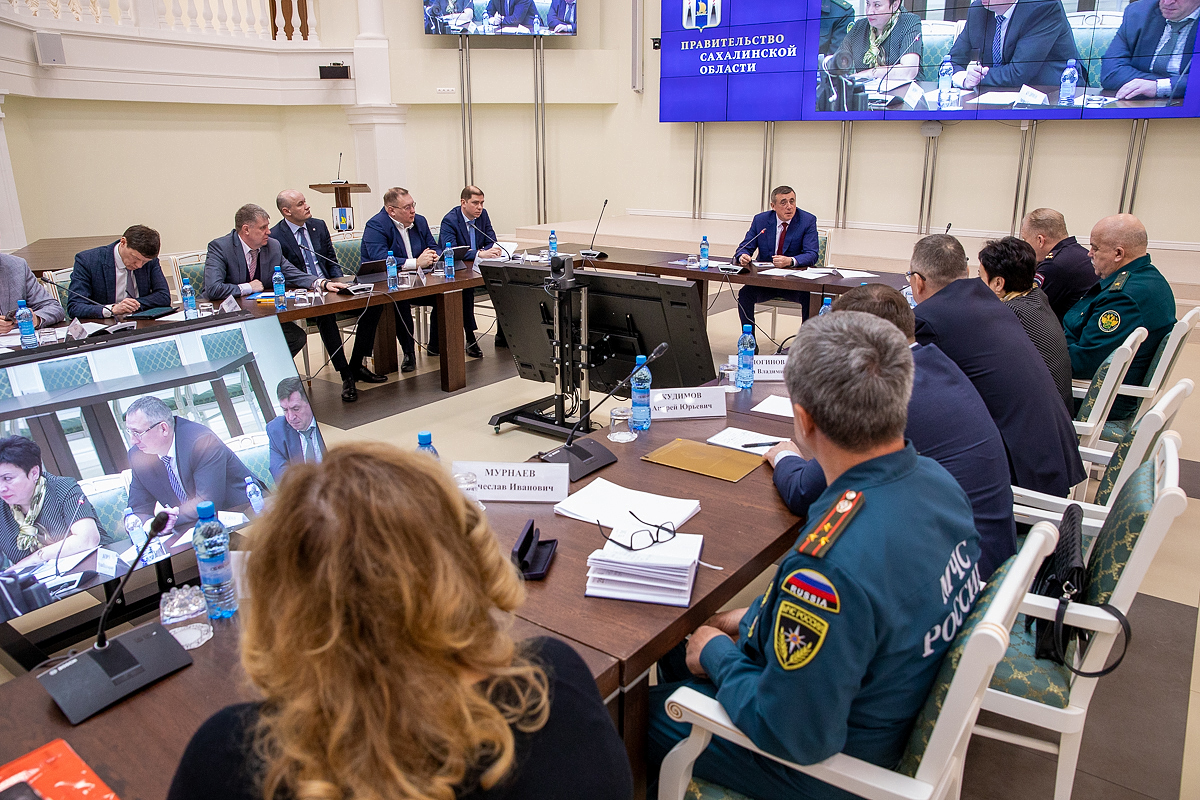 Новости сахалин курилы. Оперативный штаб Сахалинской области. Коронавирус на Сахалине. Правительство Сахалинской области фото работников. Оперативный штаб Сахалинской области фото.