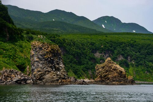 Скалы Итурупа. Фото: Дарья Шатова