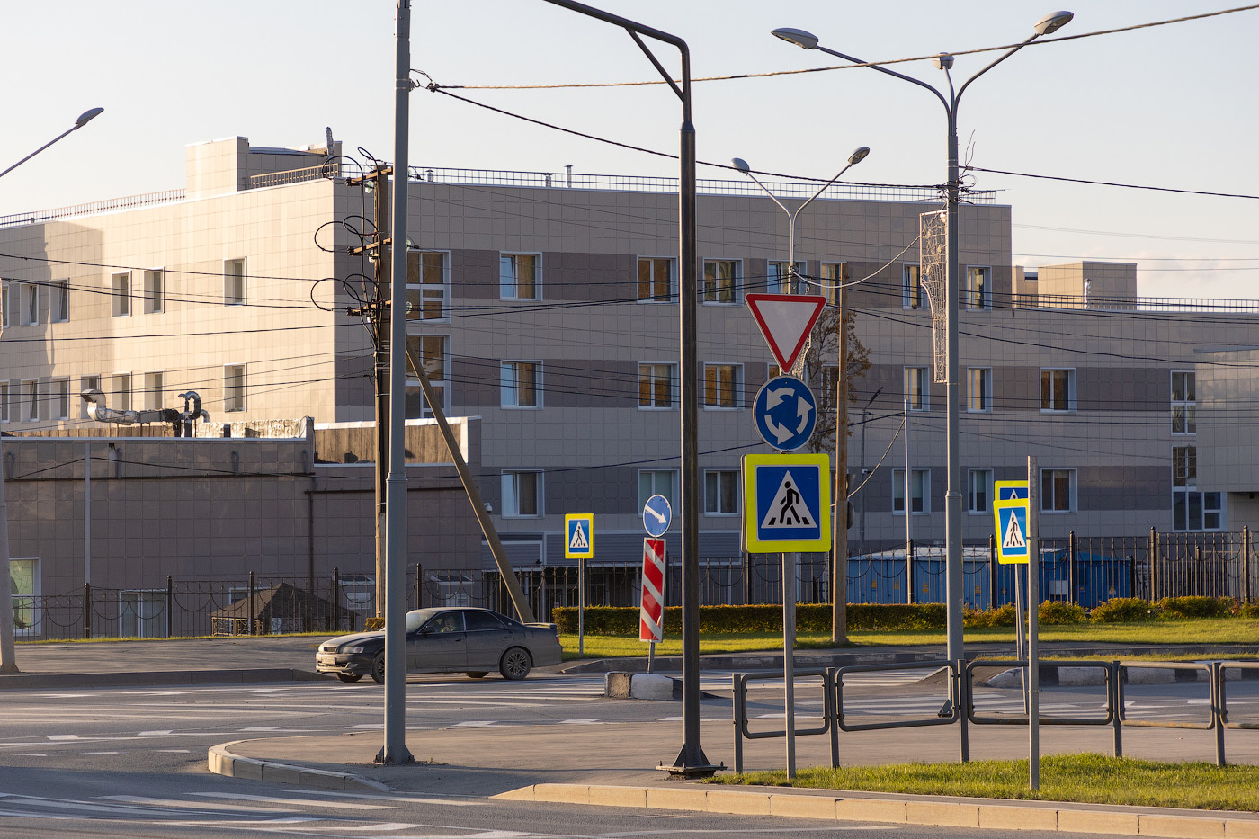 Перекресток южно сахалинск. Круговое движение Южно Сахалинск. Кольцевое движение Южно Сахалинск. Кольцо на Сахалинской Комсомольская.