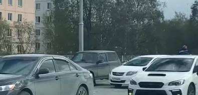 В Южно-Сахалинске автолюбители устроили потасовку на дороге