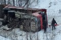 Водитель самосвала попал в больницу после аварии на сахалинской дороге