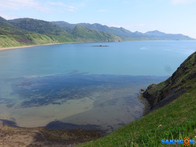 Камень Львиный (Черепаха)
За Камнем Львиный - водопад, особенности падения воды выражено в отражении лучами солнца и дает эффект бурного потока в виде белого пятна. Справа видна обогатительная фабрика (угля) бывшего японского посёлка Амбецу.
Просмотров: 3734
Комментариев: 4