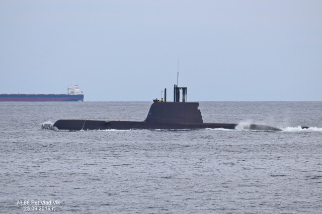 Южно-корейская подводная лодка у берегов Южной Кореи.
Фотограф: 7388PetVladVik

Просмотров: 3081
Комментариев: 0