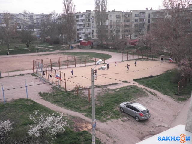 Скоро референдум!
На школьном дворе севастопольские мальчишки играют в футбол.

Просмотров: 337
Комментариев: 0