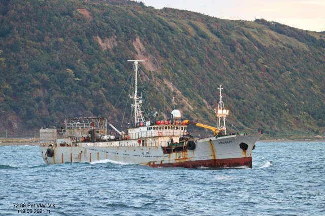 АЙСБЕРГ.  (Бывший  NEREUS No.2,   MIKURI,  CHENG  HUI No.1).   (IMO 9520390,  MMSI  273334490,  CS UBTK).   Порт Невельск.
Фотограф: 7388PetVladVik

Просмотров: 1299
Комментариев: 0