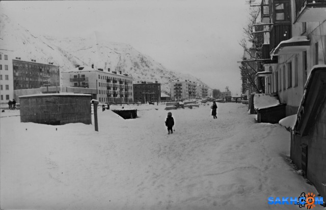 Невельск (1984 г, вид на ул.Школьную со стороны двора Советская 21).
