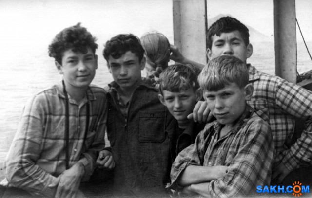 Друзья молодости оказались самыми верными. Низкий поступок. Зрелость стихотворение. Цитаты про врагов. Молодость дружба.