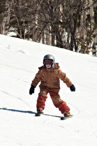 Юный горнолыжник