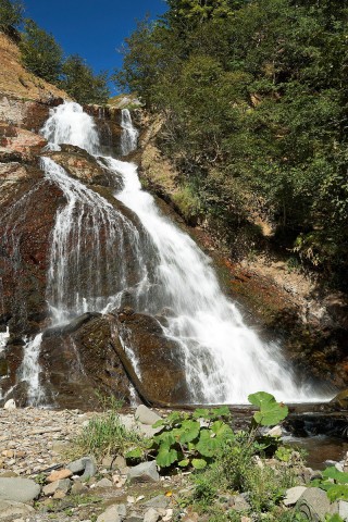 р.Угледарка, нижний водопад
Фотограф: VictorV
Высота видимой части - 21 метр

Просмотров: 1821
Комментариев: 2